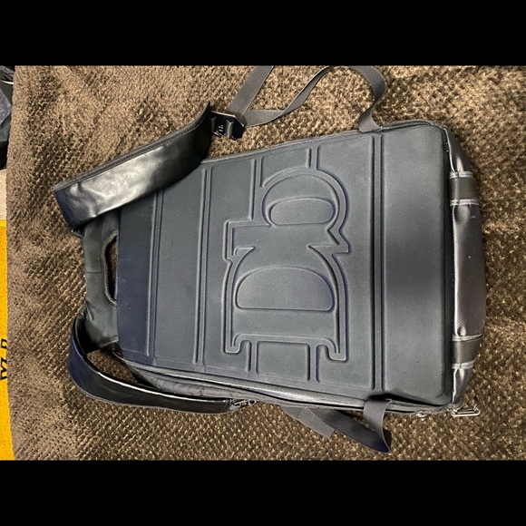 NWT The base 15L douchebag - Picture 2 of 5